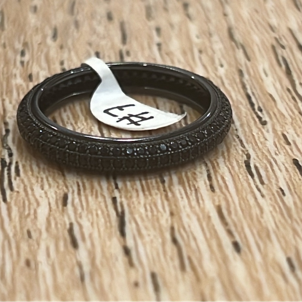 Elegant Black Ring